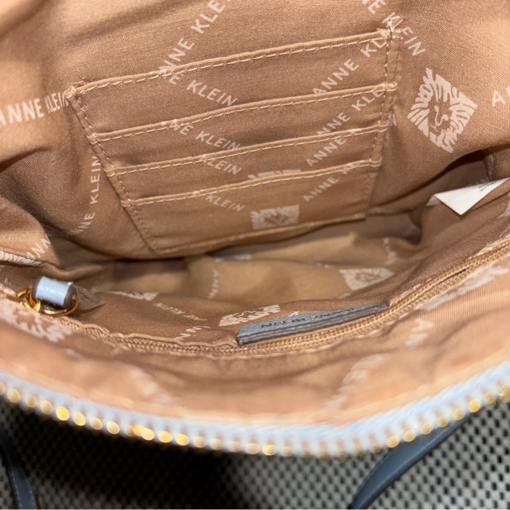 Anne Klein AK Traveler Crossbody bag in baby blue - Picture 8 of 10